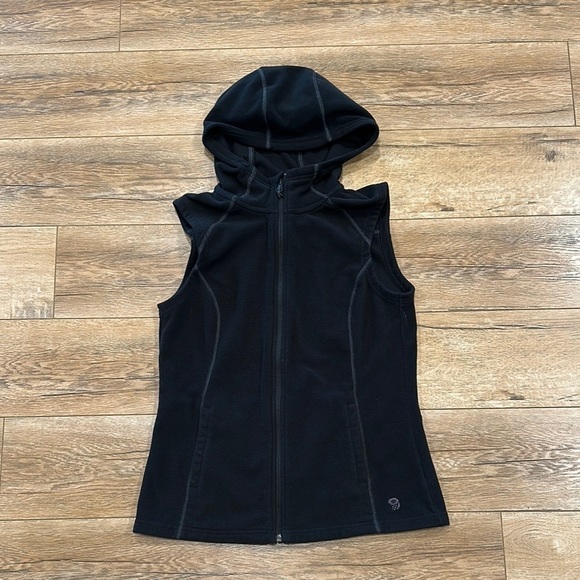 Mountain Hardware Jackets & Blazers - Mountain Hardware Black Fleece Hooded Women’s Vest Size Medium